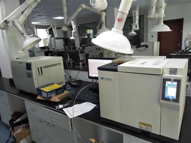 色谱仪(内置epc系统)是滕州中科谱2018年研发的一款国产气相色谱仪